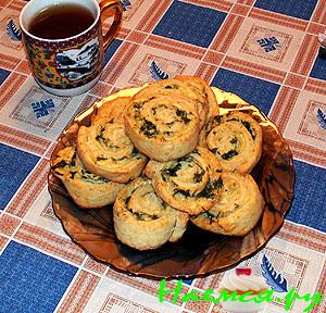 Сырные рулетики с миндалем и зеленью