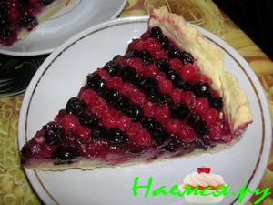 Флан с черной и красной смородиной