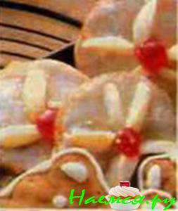 Миндальное печенье с вишней