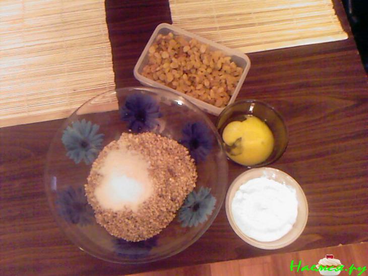 Рулет с изюмом и орехами Рулет с изюмом и орехами