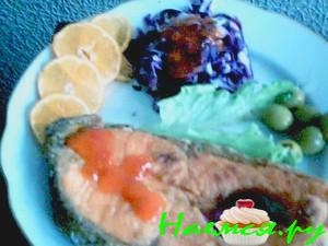 Семга с соусом на сухом вине