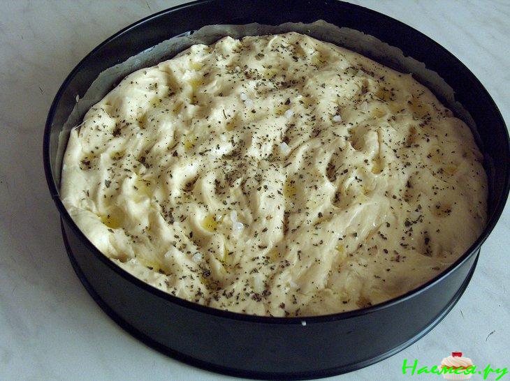 Итальянский масляный хлеб с базиликом