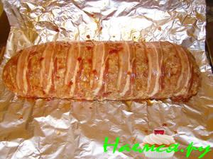 Мясной рулет с беконом, сыром и черносливом Мясной рулет с беконом, сыром и черносливом