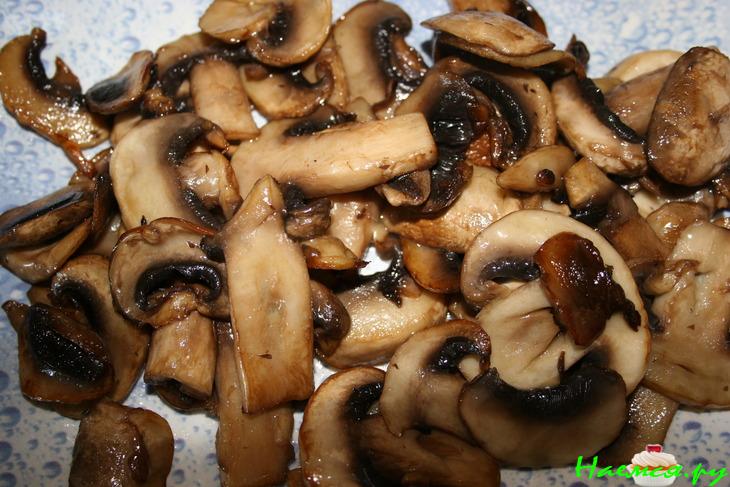 Салат со шпинатом, помидорами и миндалем