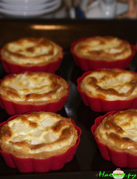 Творожные корзиночки с сырным кремом и грушей
