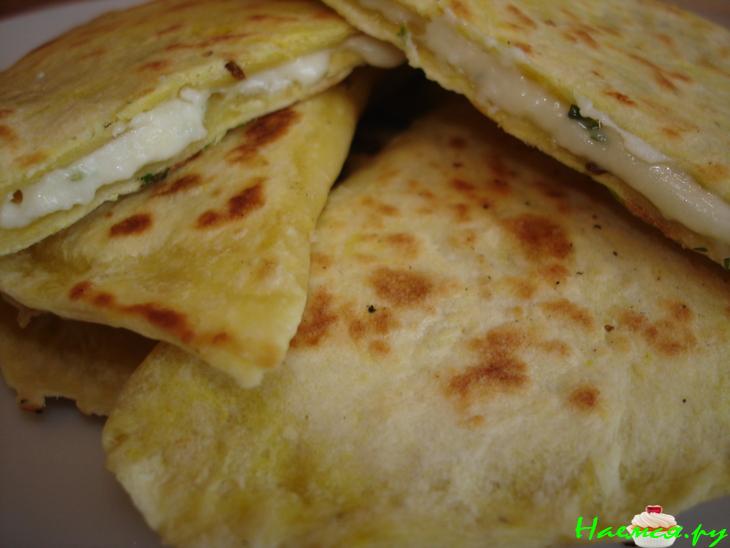 Вкусненькие лепешки 'Сырный Чебуречек'