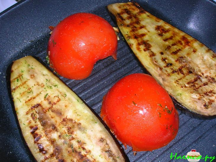 Дорада запеченная с овощами