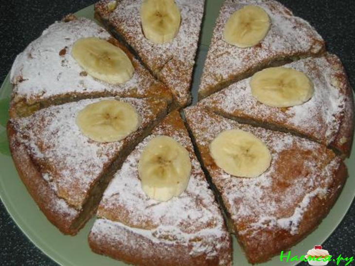 Мокрый банановый пирог с лимонным центром