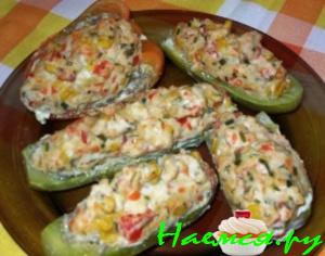 Куриные "бочонки" в кабачковых лодочках (или фаршированные кабачки)