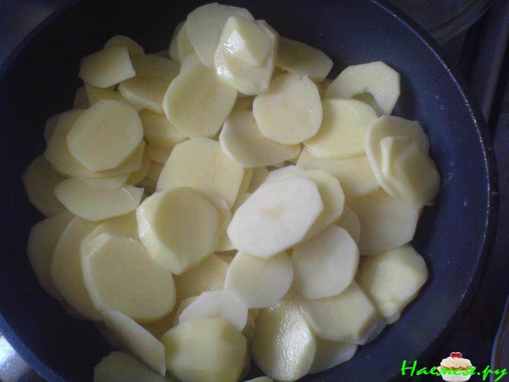 Караси в сметане с картофелем