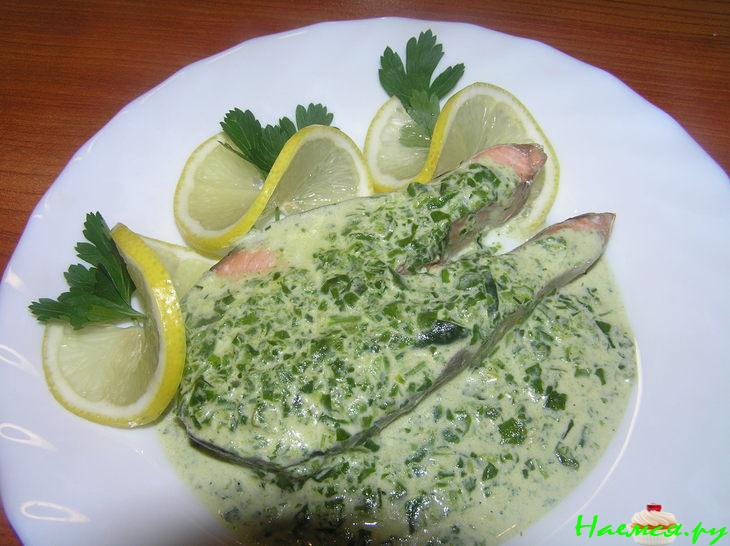 Лосось с соусом из шпината