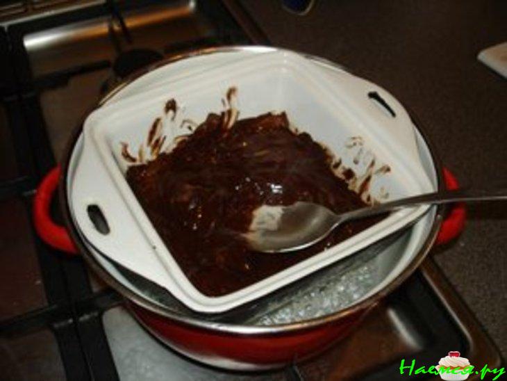 Шоколадный кекс с орехами