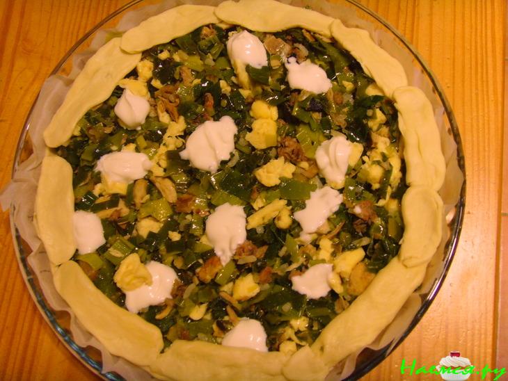 Киш (открытый пирог) из лука-порея, курочки и омлета