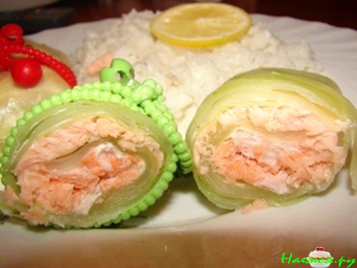 Рулетики с лососем