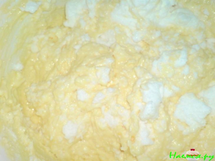 Творожный ванильный пирожок