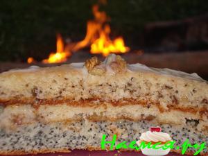 Торт 'Праздничный' с орехами, маком и изюмом