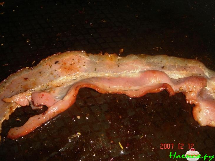 Салат с беконом, шампиньонами и фетой Салат с беконом, шампиньонами и фетой