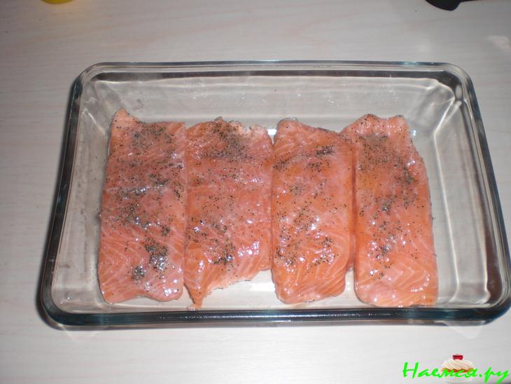 Лосось запечённый в шпинате и сыре