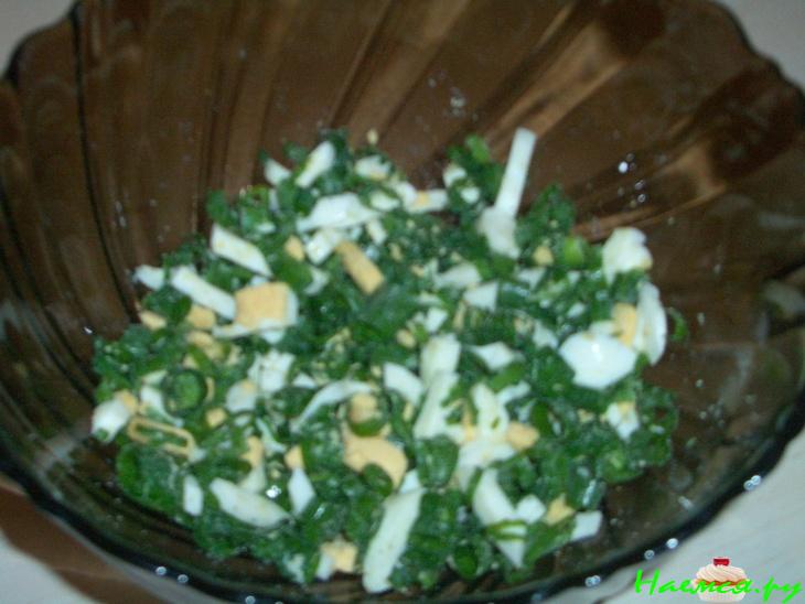 Рулет с яйцом и луком