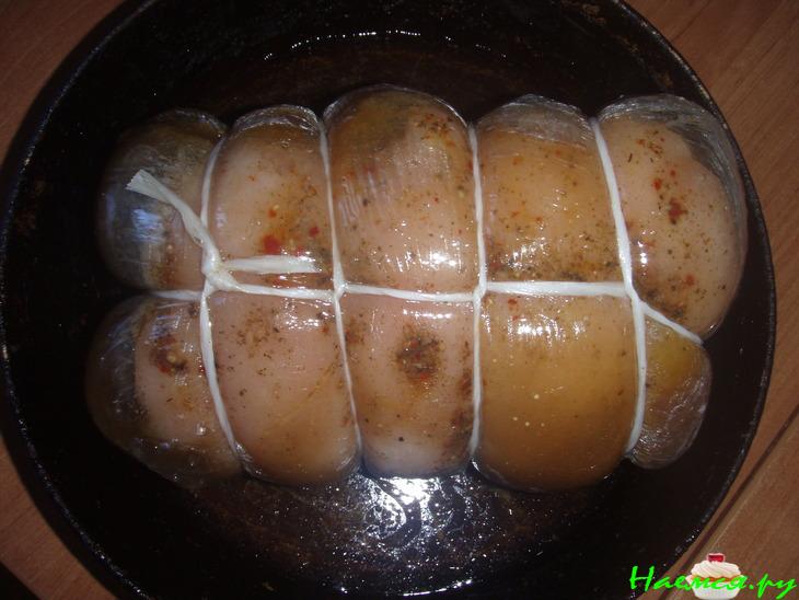 "Рулет из грудинки с мясной начинкой"