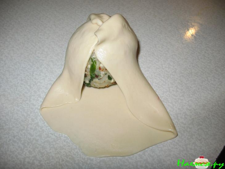 Чуду с брынзой, черемшой и сушеными томатами