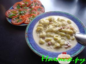 Тортеллини с беконом и цуккини в сливочно-сырном соусе