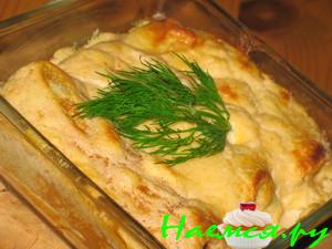 Блинчики с лососем и шпинатом в креветочном соусе