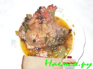 Корейка на косточке в томатном соусе