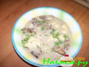 Грибной супчик с клецками и сыром