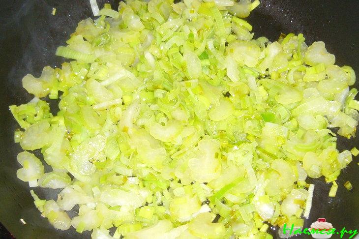 Суп рыбный густой с морской капустой и сыром