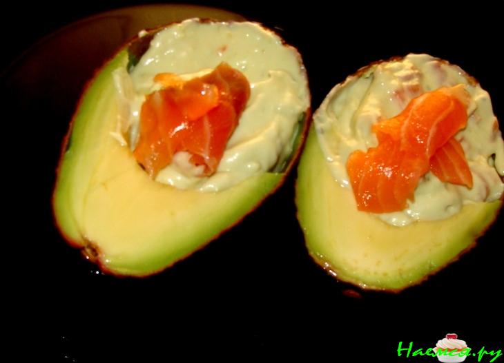 Авокадо с лососем Авокадо с лососем