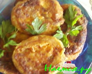 Мини-пицца с вареной колбаской и грибами