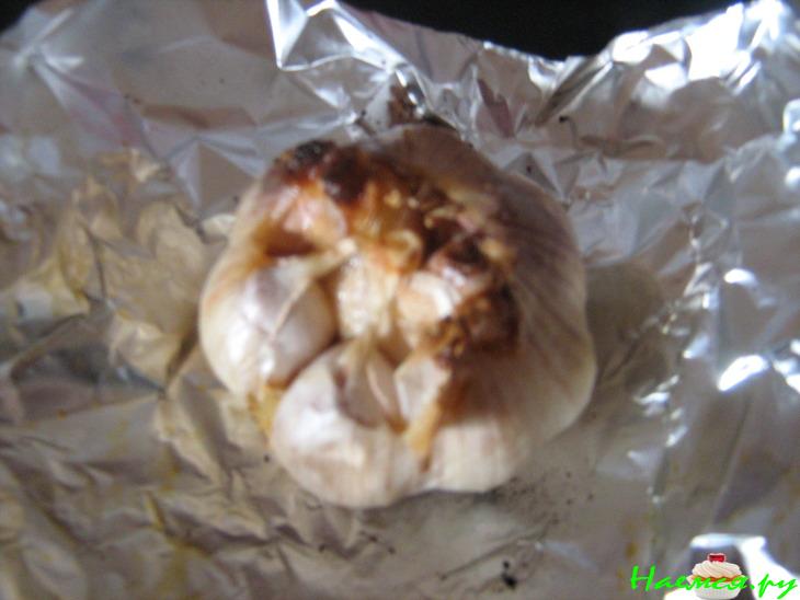 Паштет из нута с печеным чесноком