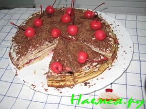Творожно-вишневый блинный торт