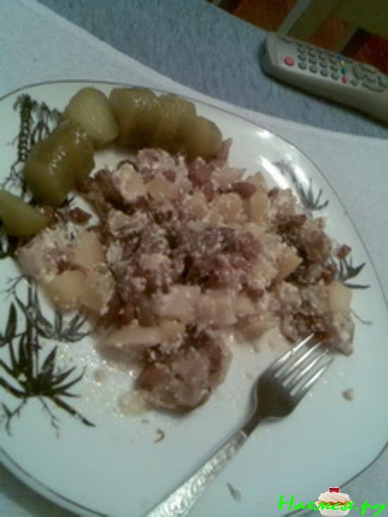 Горшочек с мясом и изюмом