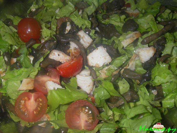 Салат с индейкой и опятами