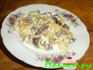 Маслята тушеные в сметане Маслята тушеные в сметане