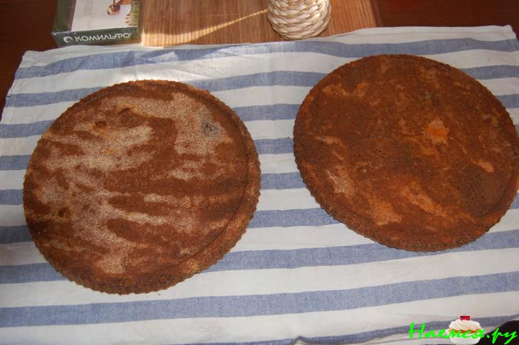 Торт маковый с клубникой