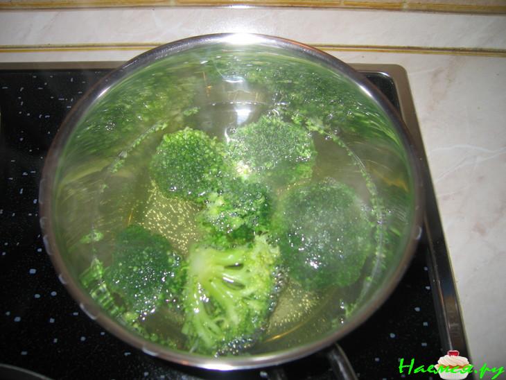 Норвежские медальоны под брокколевским соусом Норвежские медальоны под брокколевским соусом