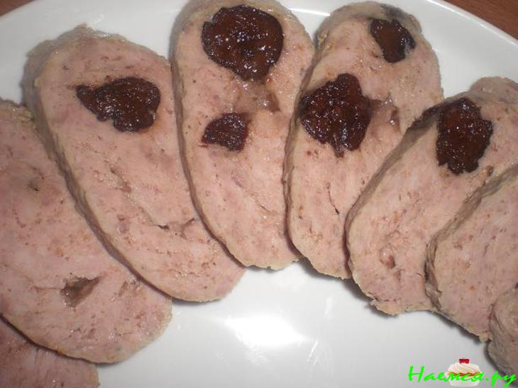 Рулет из индейки с черносливом