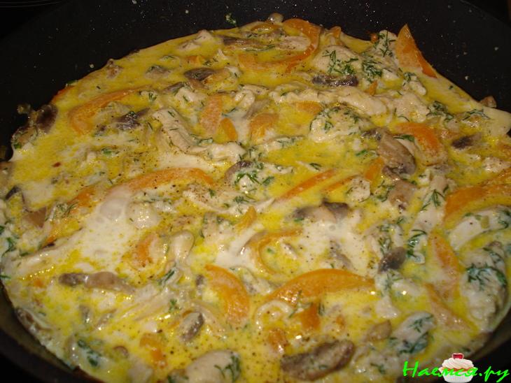 Куриная грудка с овощами, тушенная в сливках Куриная грудка с овощами, тушенная в сливках