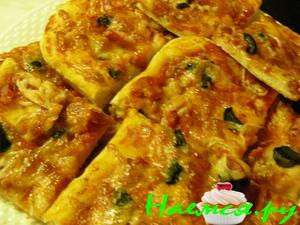 Пицца с грудинкой и оливками  