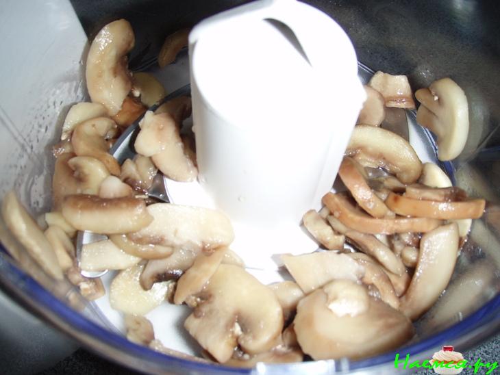 Грибной салат с фасолью