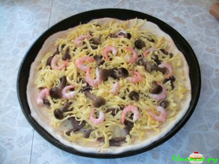 Пицца с мясом, грибами и креветками Пицца с мясом, грибами и креветками