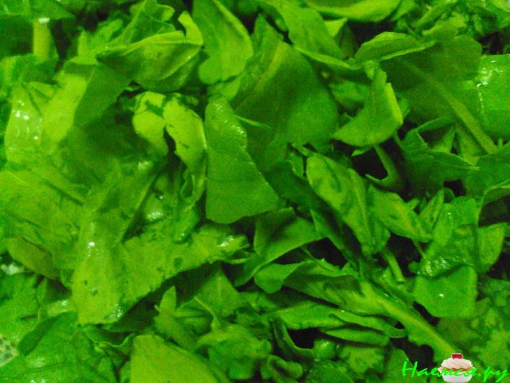 Салат из помидор с руколой