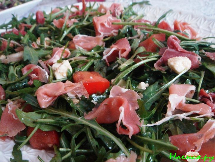 Салат из рукколы с хамоном Салат из рукколы с хамоном