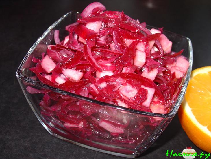 Соленая краснокочанная капустка и салатик из нее