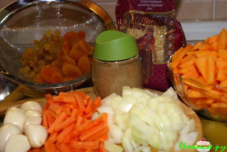 Плов из коричневого риса с тыквой, курагой и изюмом Плов из коричневого риса с тыквой, курагой и изюмом