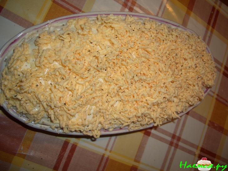 Салат со шпротами, яйцом и сыром