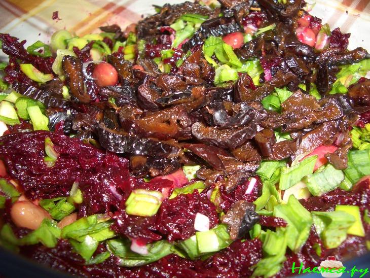 Салат из свеклы с фасолью и черносливом Салат из свеклы с фасолью и черносливом